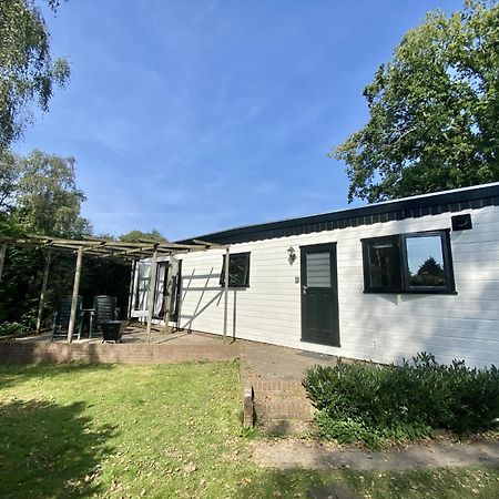 Veluwe Vakanties Chalets With Private Barrel Sauna - With Pool Bar And Restaurant Facilities In The Veluwe National Park Пюттен Экстерьер фото