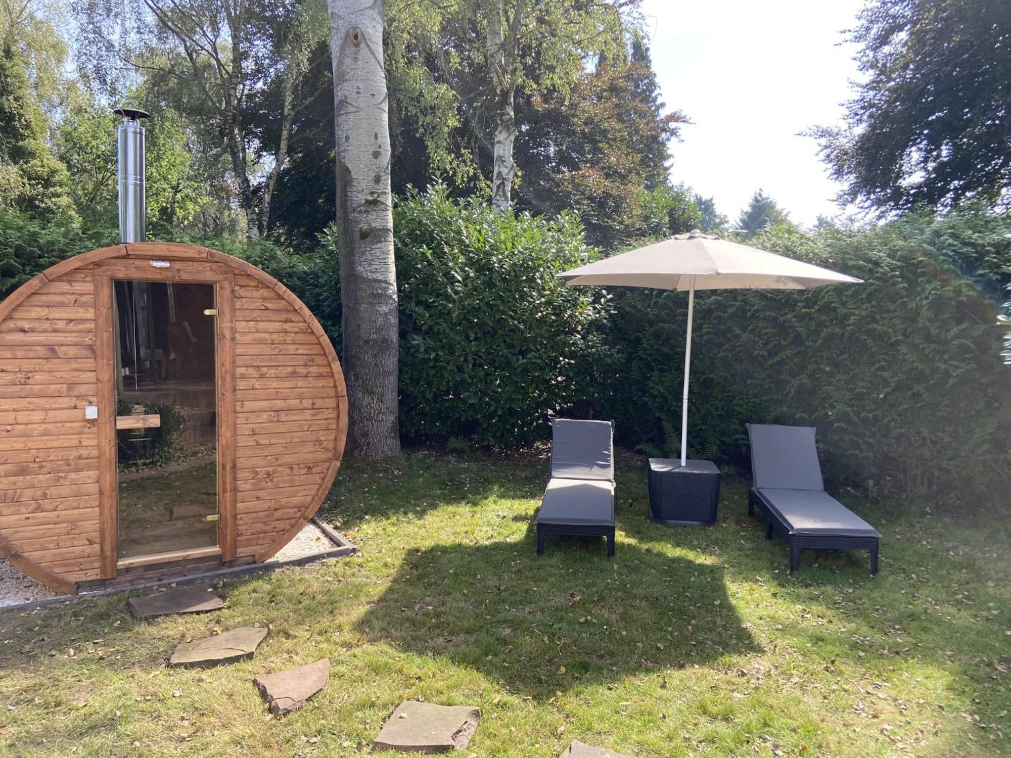 Veluwe Vakanties Chalets With Private Barrel Sauna - With Pool Bar And Restaurant Facilities In The Veluwe National Park Пюттен Экстерьер фото