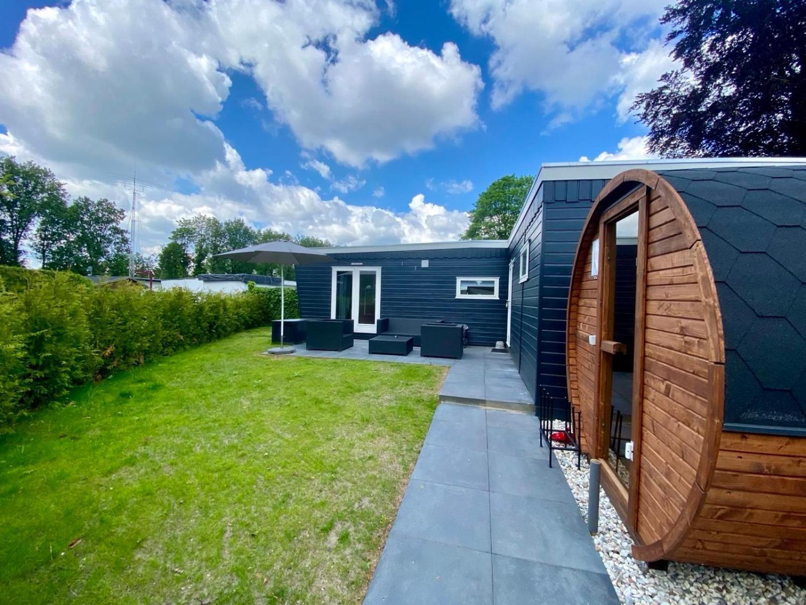 Veluwe Vakanties Chalets With Private Barrel Sauna - With Pool Bar And Restaurant Facilities In The Veluwe National Park Пюттен Экстерьер фото