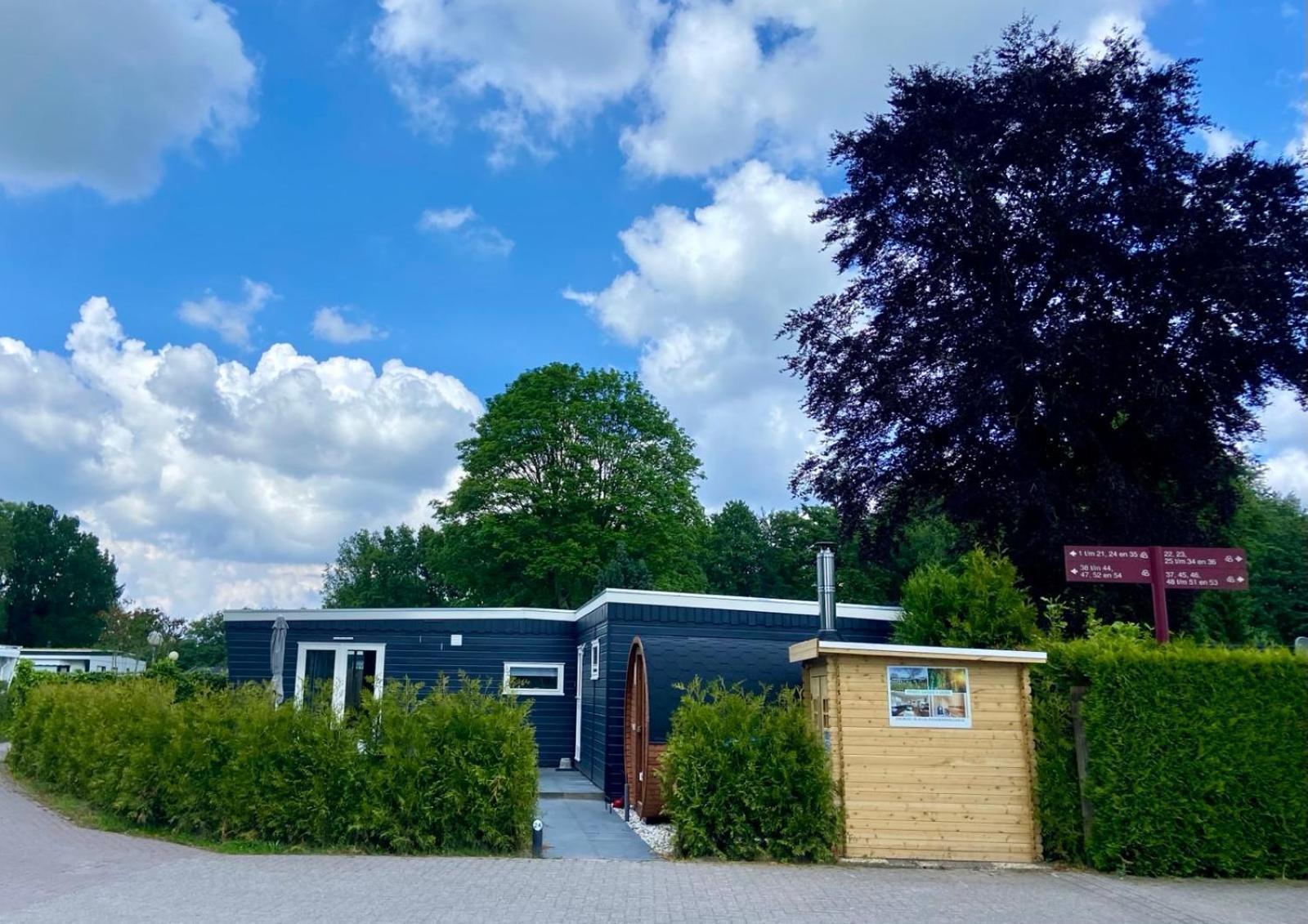 Veluwe Vakanties Chalets With Private Barrel Sauna - With Pool Bar And Restaurant Facilities In The Veluwe National Park Пюттен Экстерьер фото