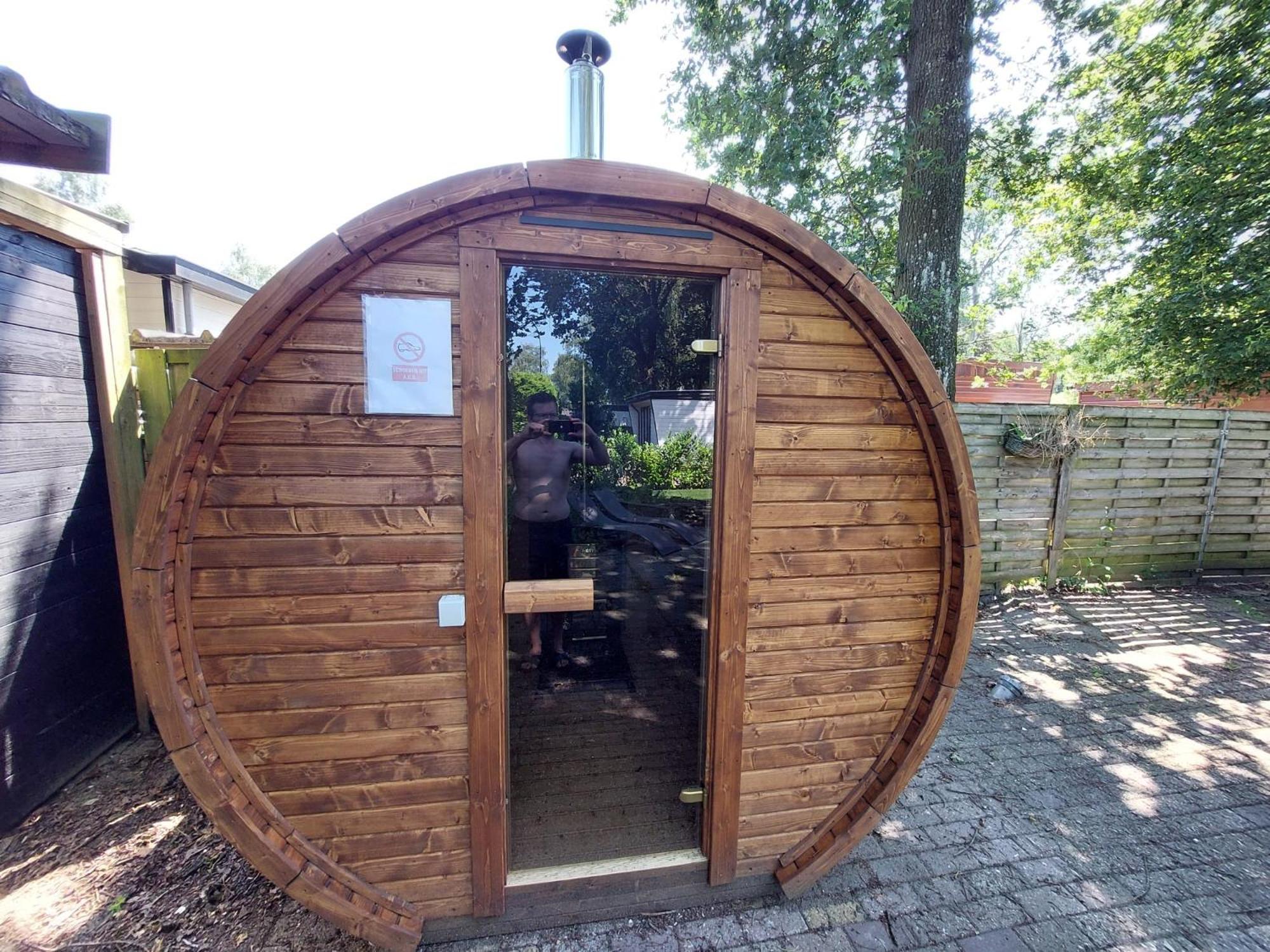 Veluwe Vakanties Chalets With Private Barrel Sauna - With Pool Bar And Restaurant Facilities In The Veluwe National Park Пюттен Экстерьер фото