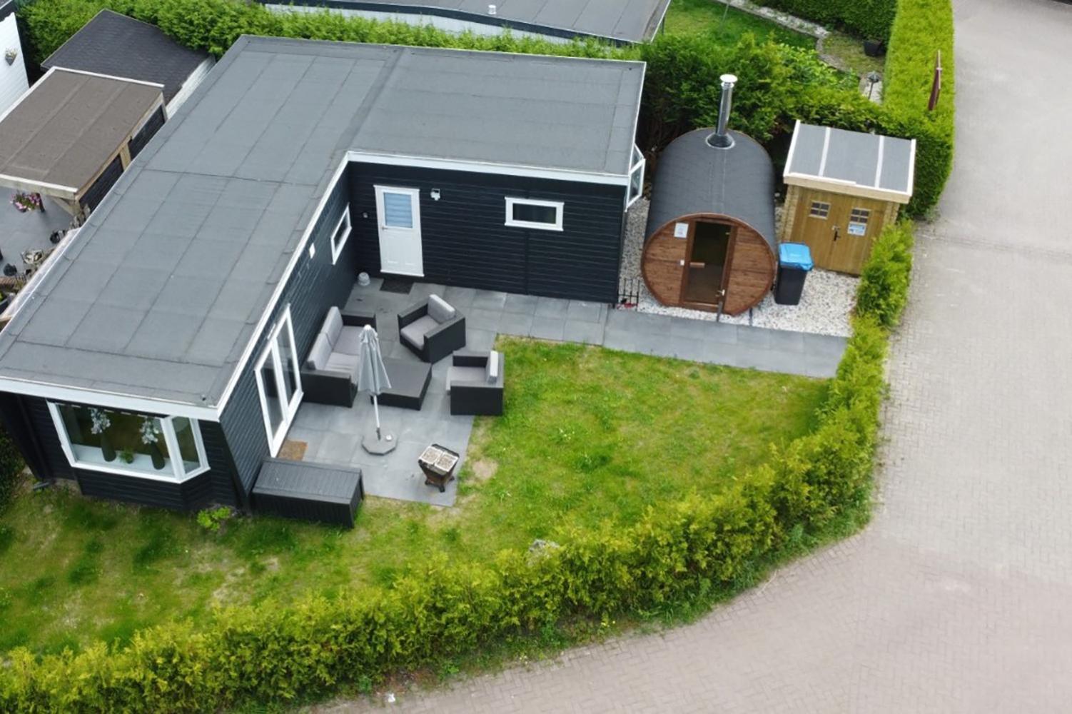 Veluwe Vakanties Chalets With Private Barrel Sauna - With Pool Bar And Restaurant Facilities In The Veluwe National Park Пюттен Экстерьер фото